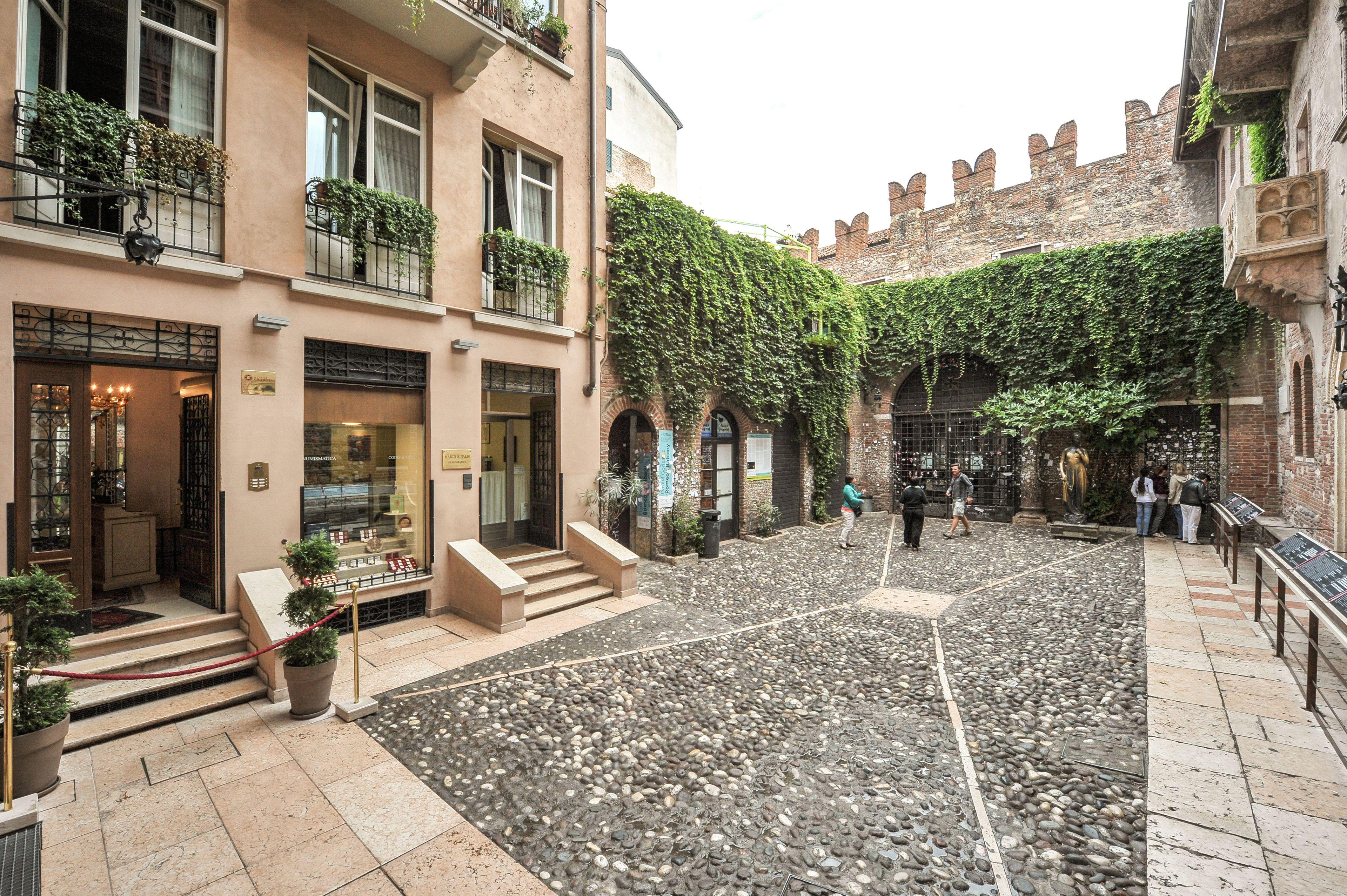 Staying in Verona Historical Centre: 3 Family Hotels Compared