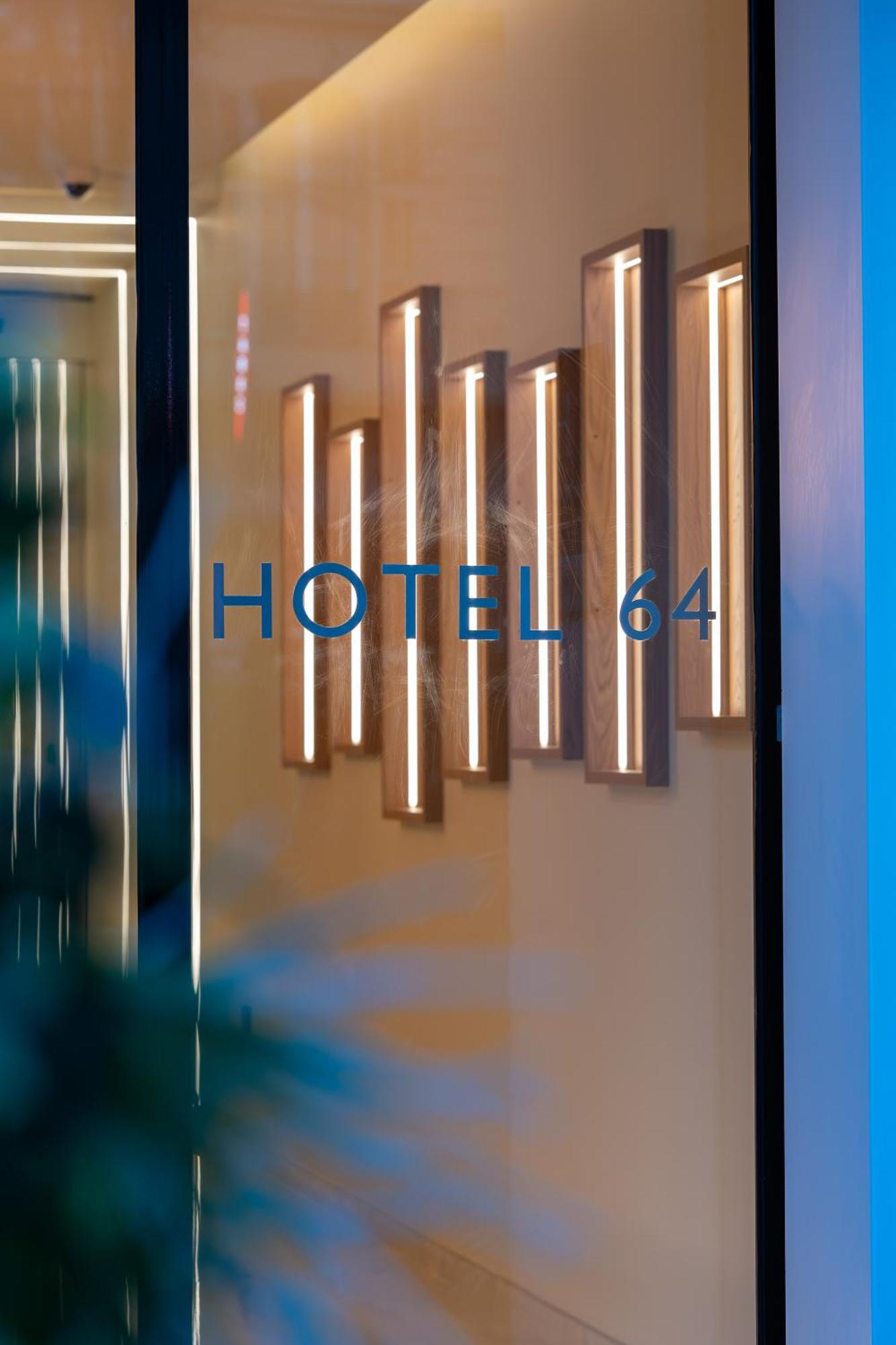 Staying Near Place Massena: 2 Central Nice Hotels Compared