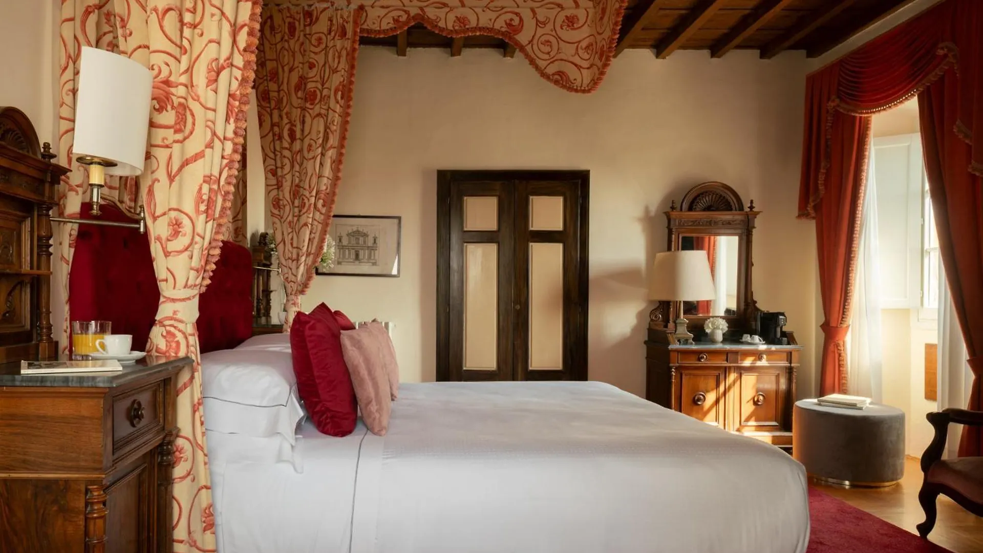 Staying In Florence Historic Centre: 2 Boutique Hotels Compared