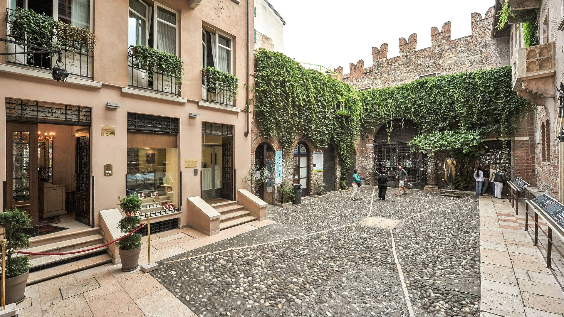 Staying in Verona Historical Centre: 3 Family Hotels Compared