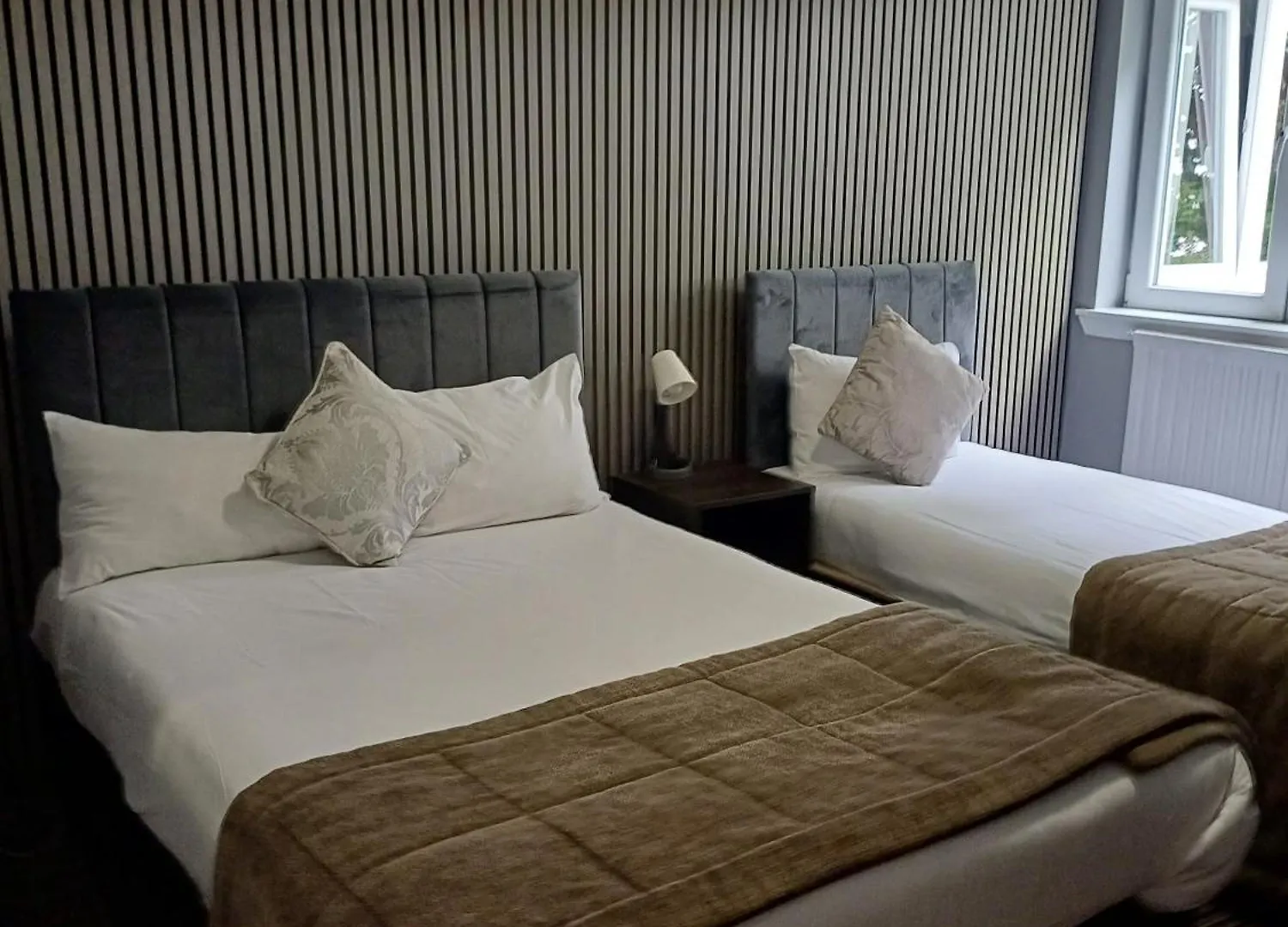 Staying Near Pollok Country Park: 6 Family Hotels Compared