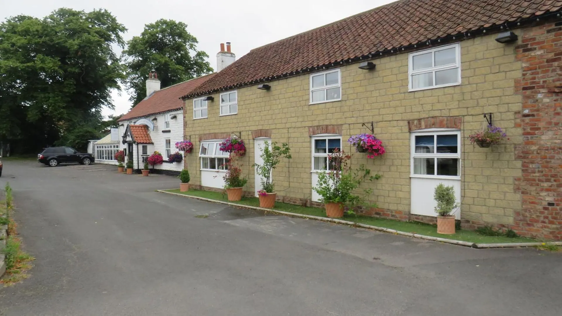 4 Family-Friendly Hotels Near Ganton Golf Club Worth Booking