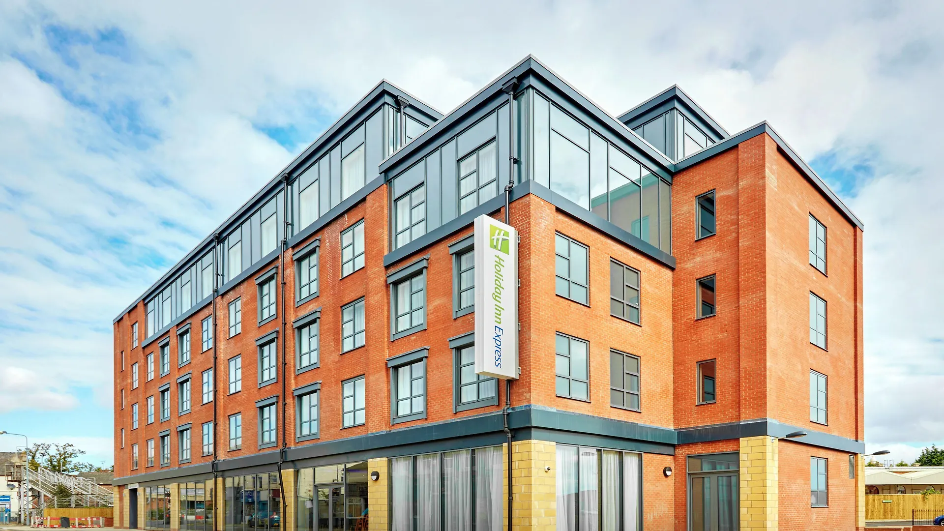 4 Hotels Near Grimsby Dock Tower Worth Booking in Grimsby