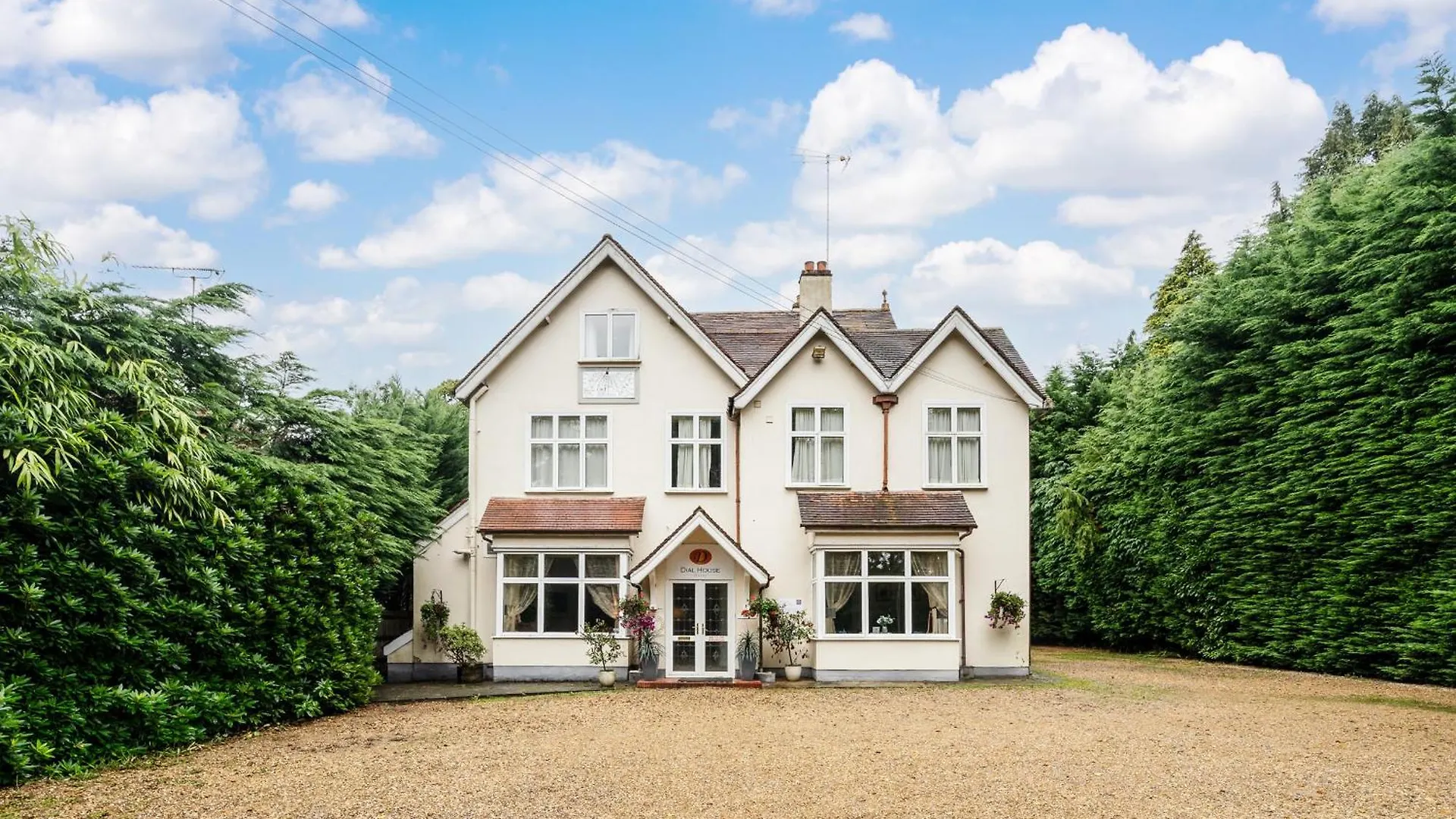 8 Romantic Hotels Near Royal British Legion Reading That Deliver