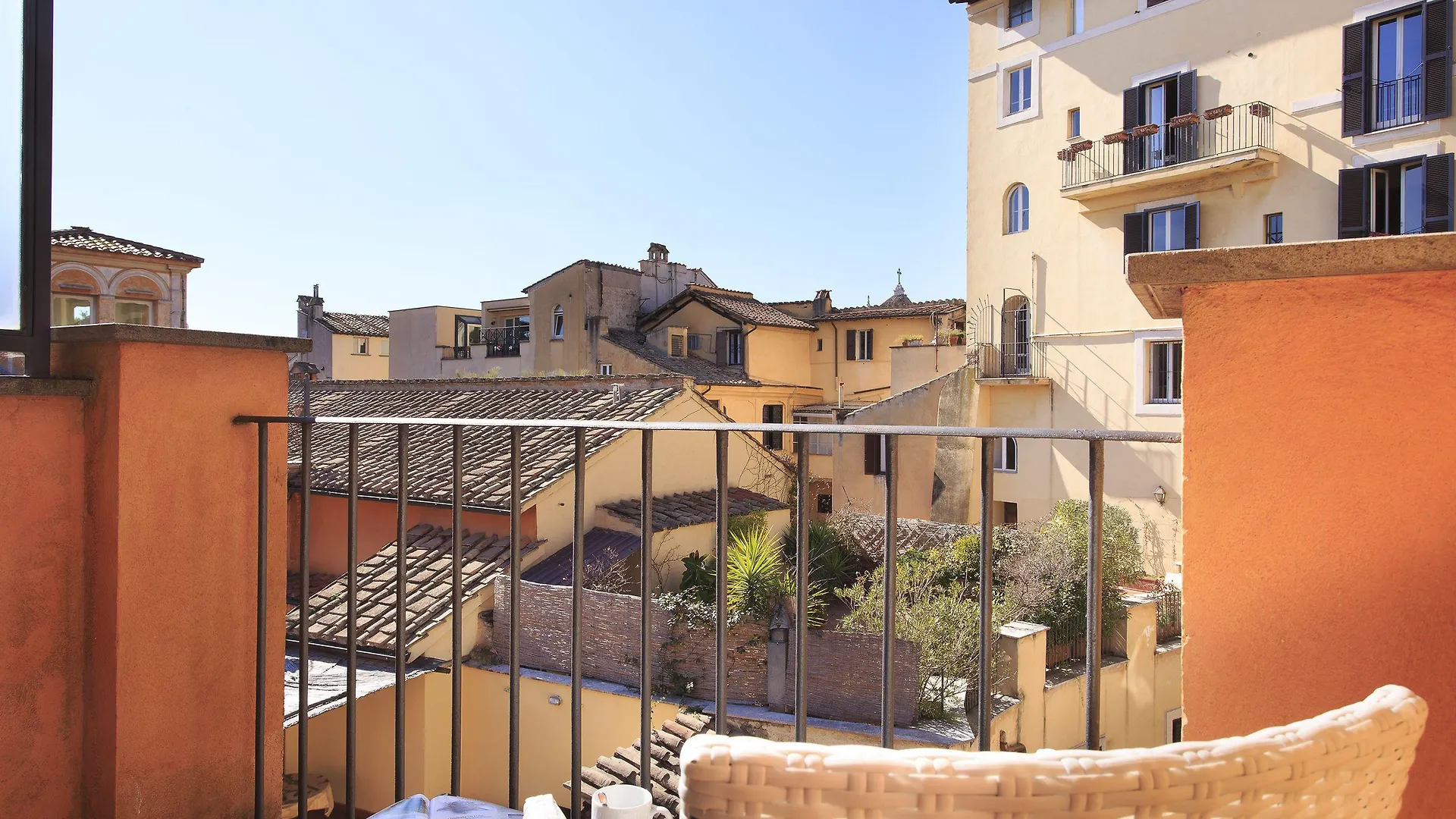 8 Romantic Hotels Near the Roman Forum Worth Booking