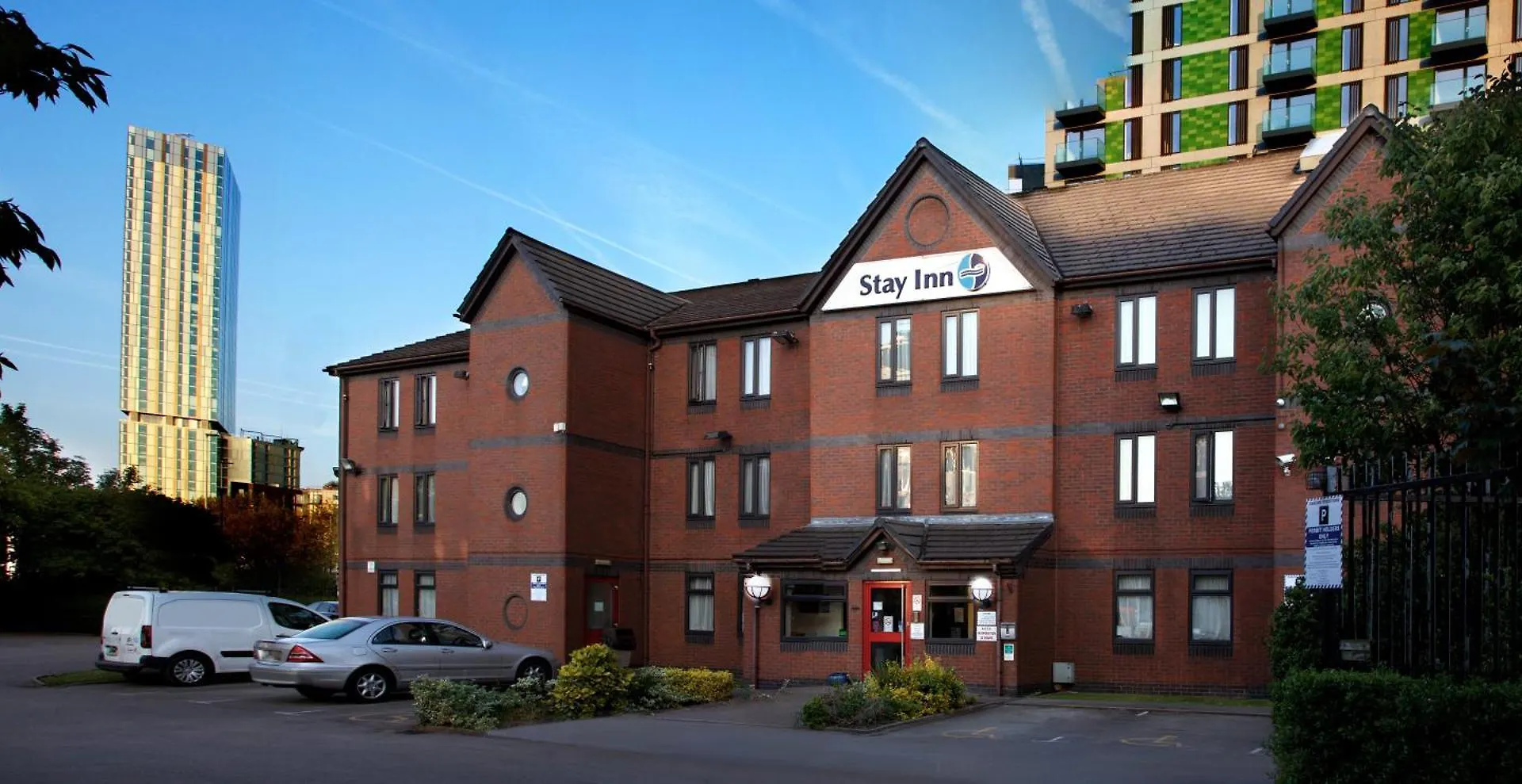 4 Cheap Hotels Near Waterside Arts Centre Worth Booking
