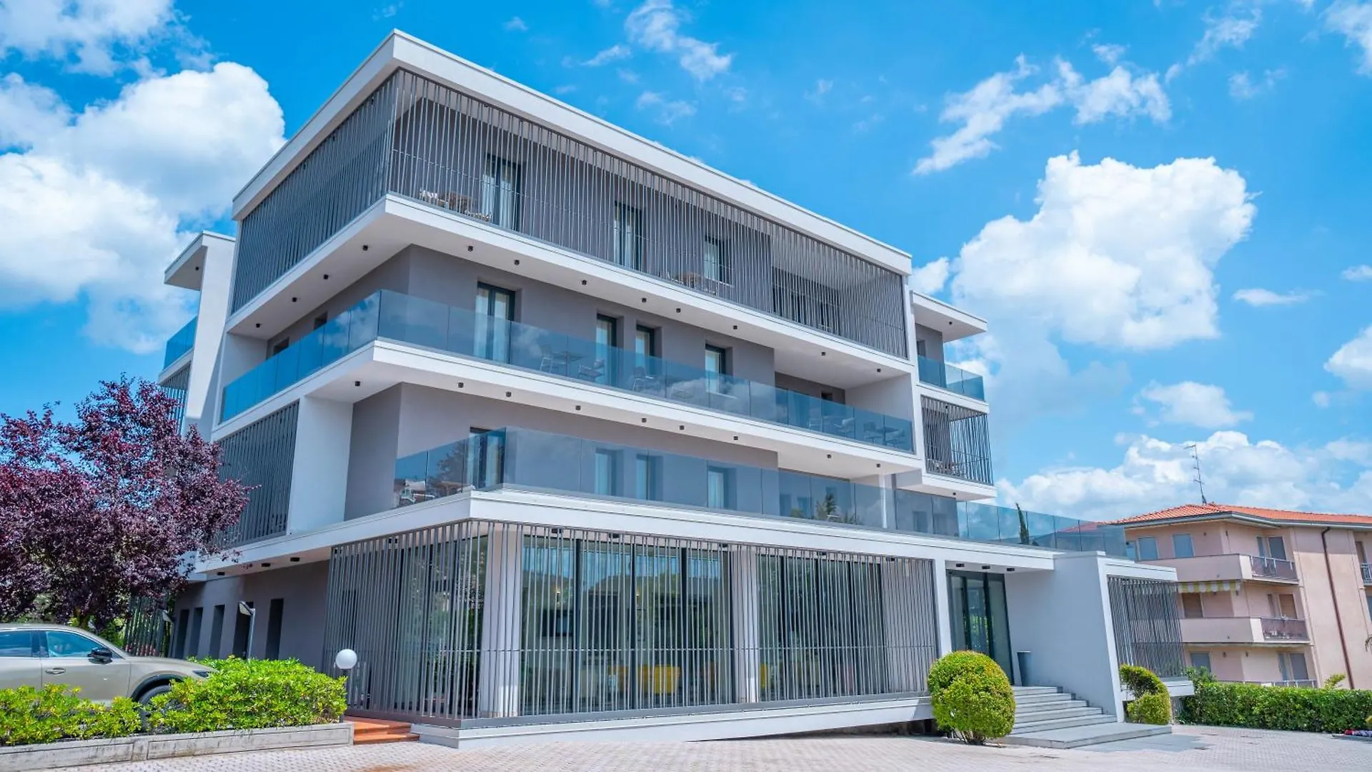10 Central Hotels Near Gardaland That Deliver on Location
