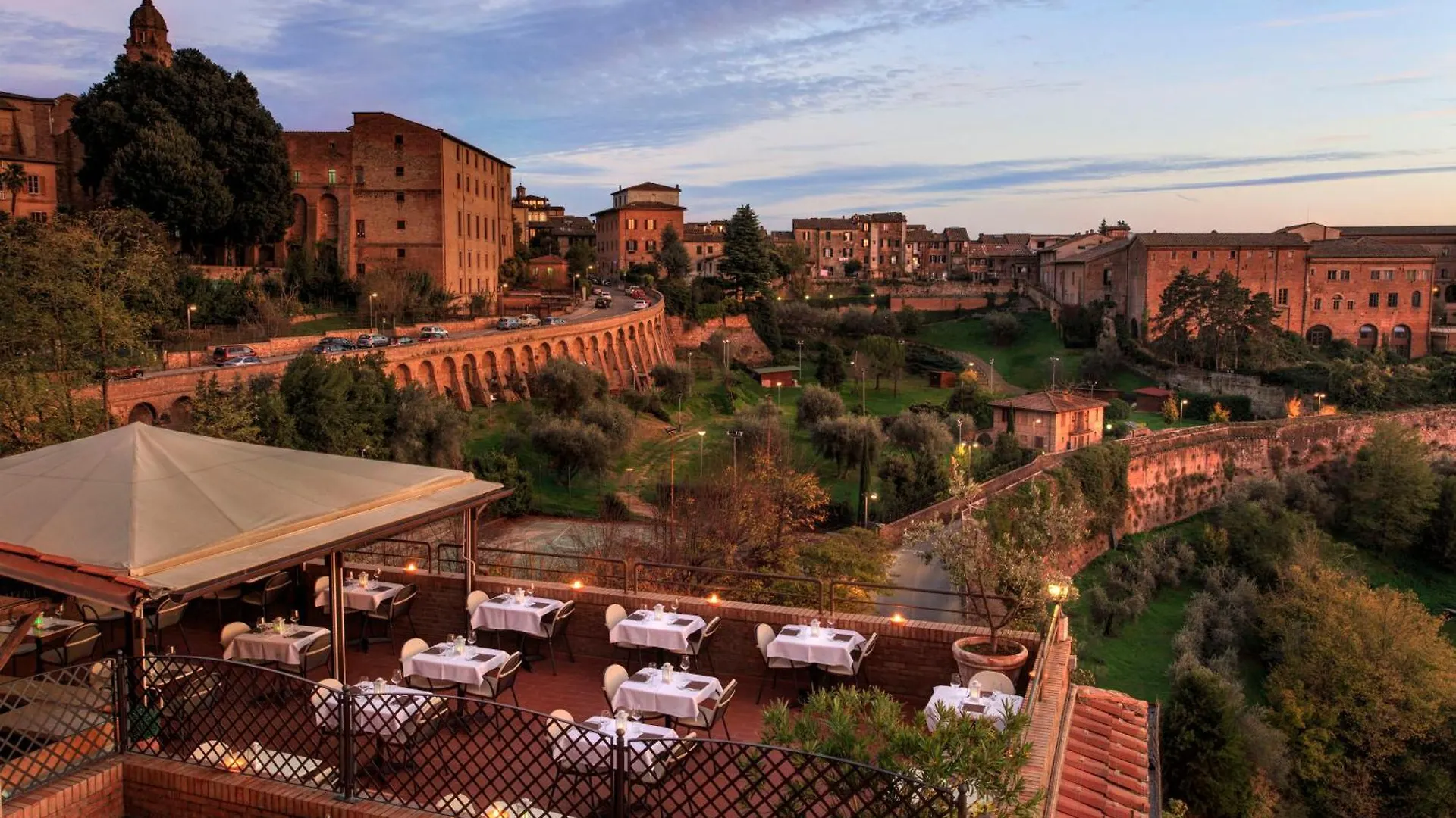 Where to Stay Near Antiporto di Camollia: 7 Central Hotels