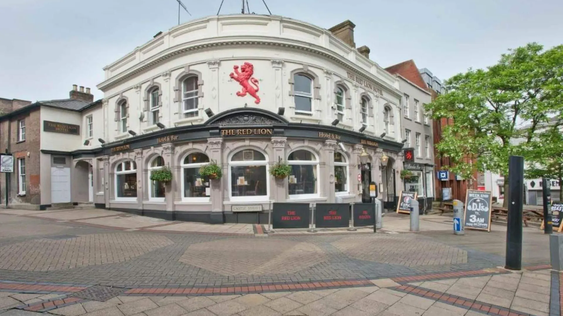 Where to Stay Near Rileys Luton: 4 Central Hotels Compared