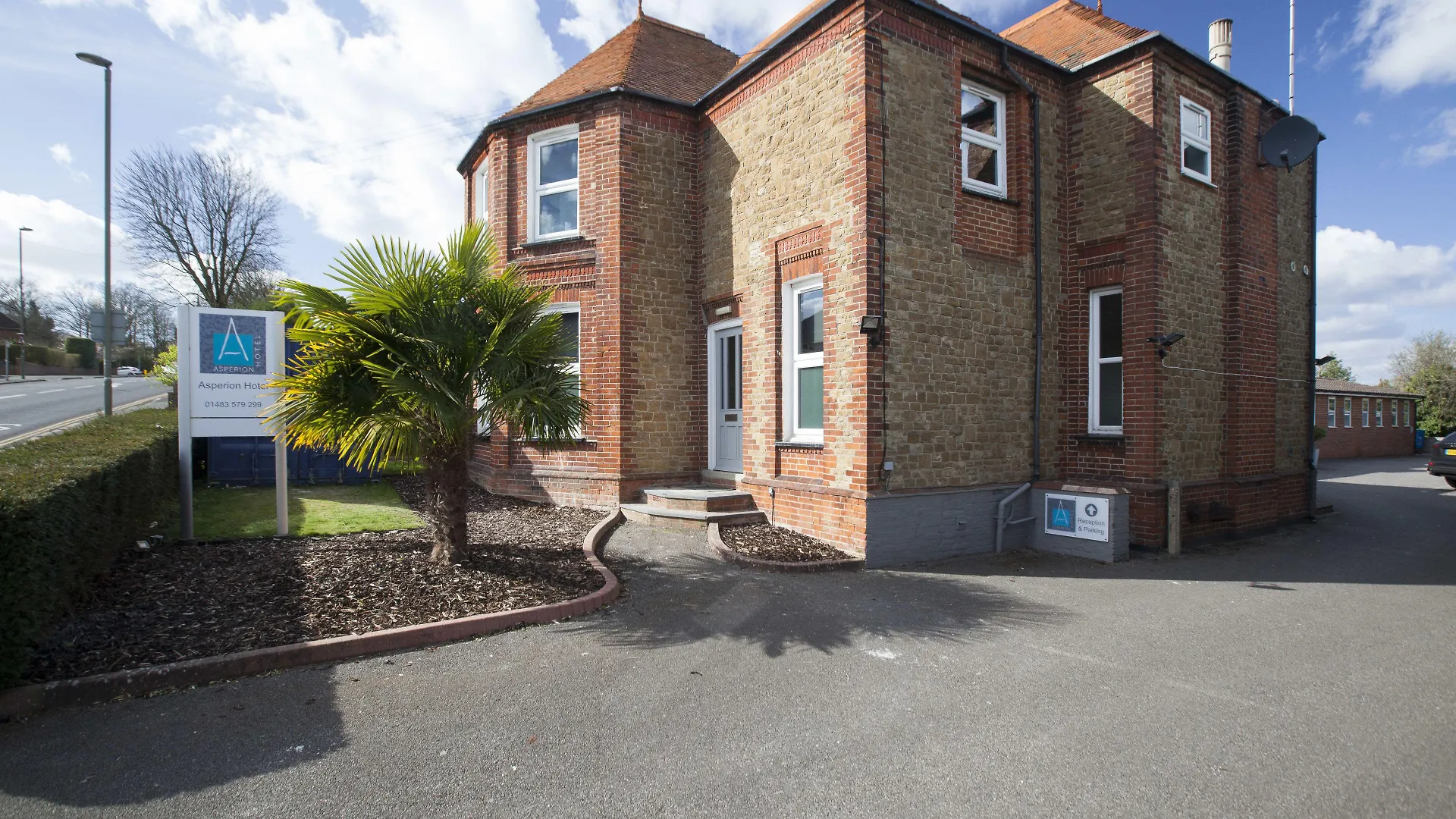4 Smart 4-Star Hotels Near Guildford Museum Worth Booking