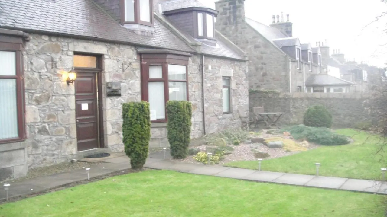 4 Smart Solo Traveller Hotels Near St. Mary's Cathedral Aberdeen