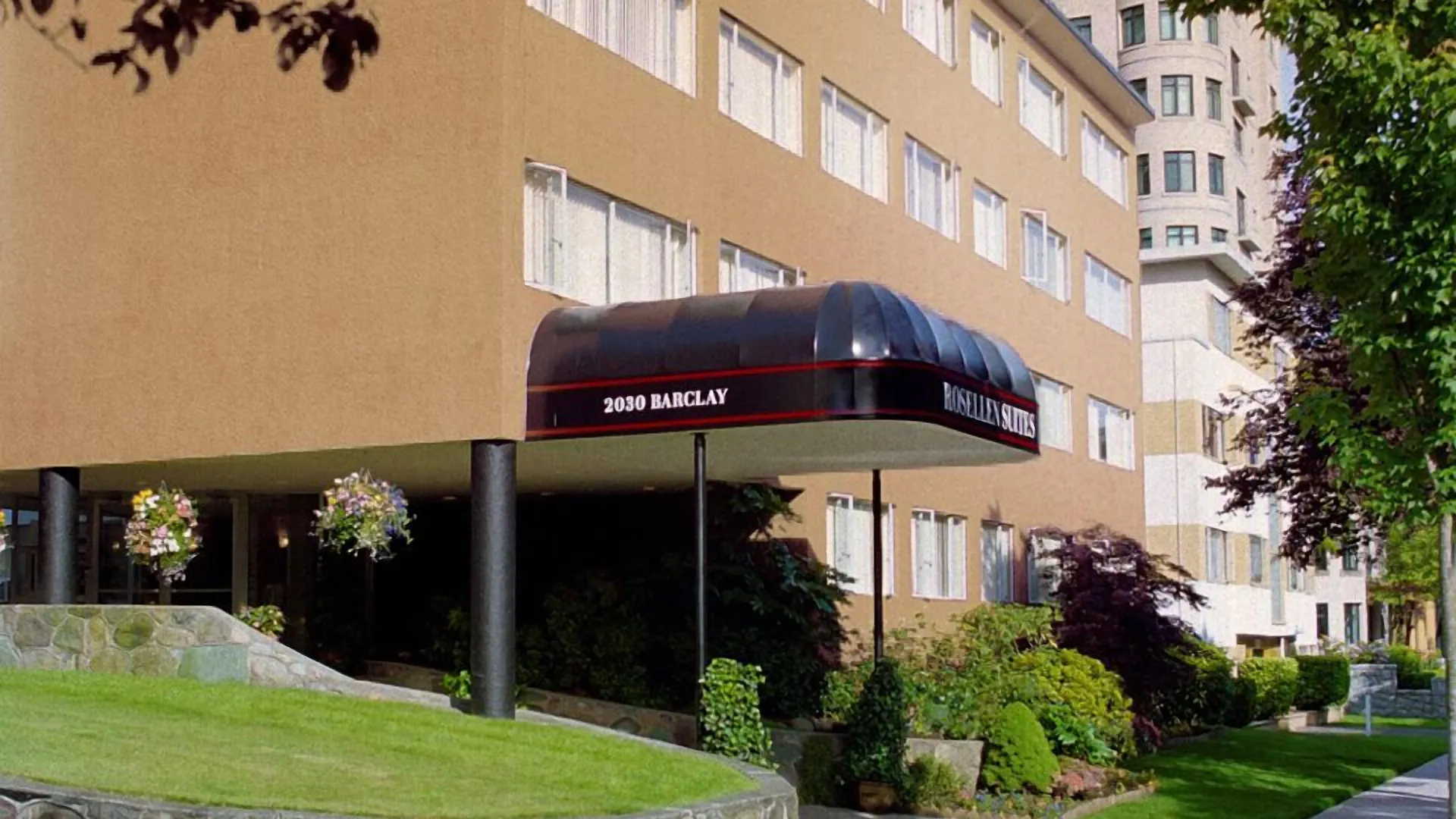 11 Family Hotels in Downtown Vancouver That Deliver