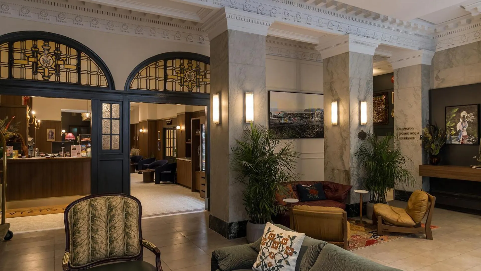 Staying In Entertainment District: 6 Boutique Hotels Compared