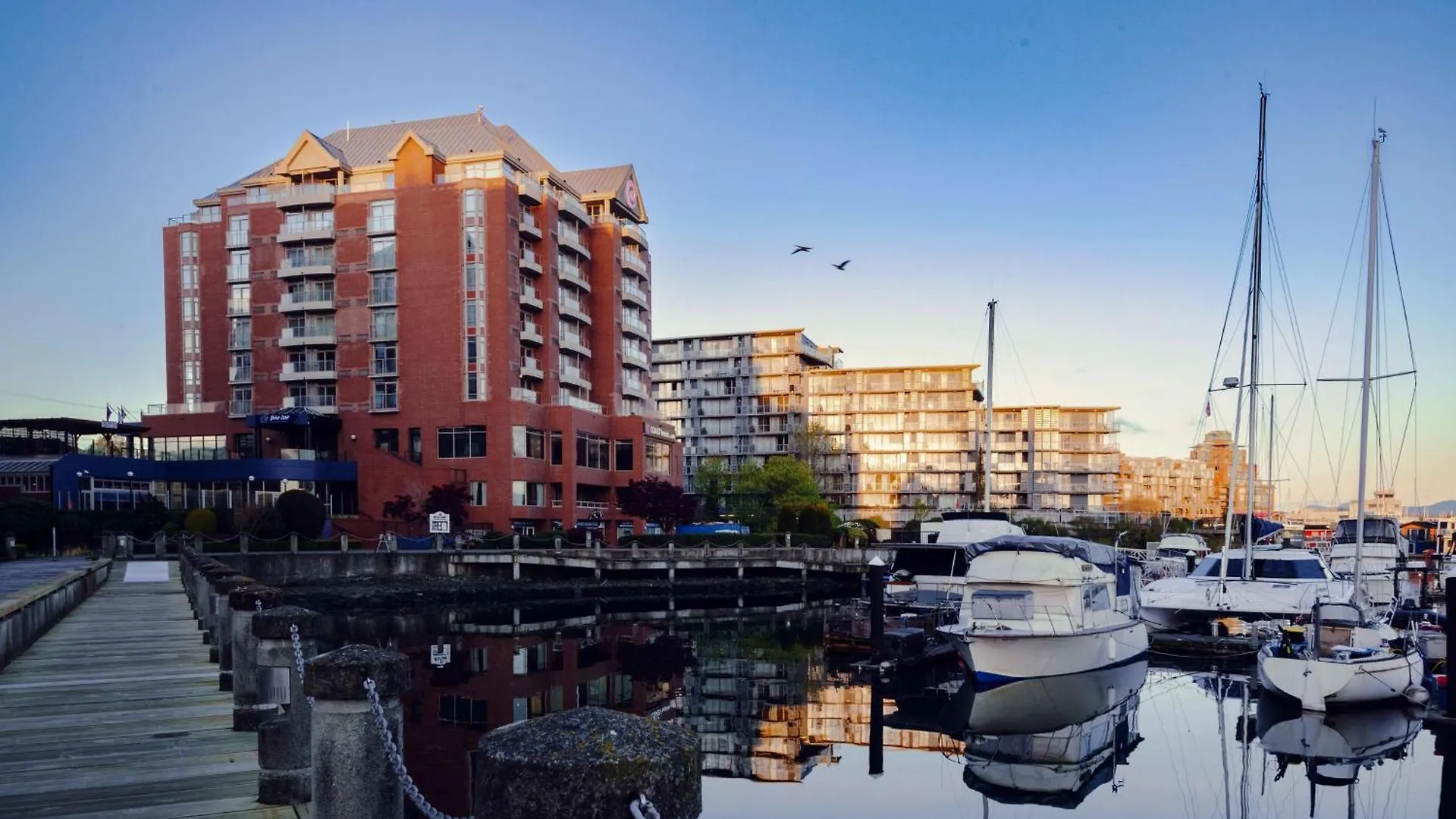4 Best Central Hotels in Inner Harbour, Victoria