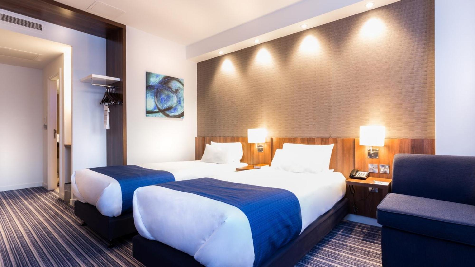 5 Central Hotels Near White Rose Shopping Centre for Easy Leeds Access