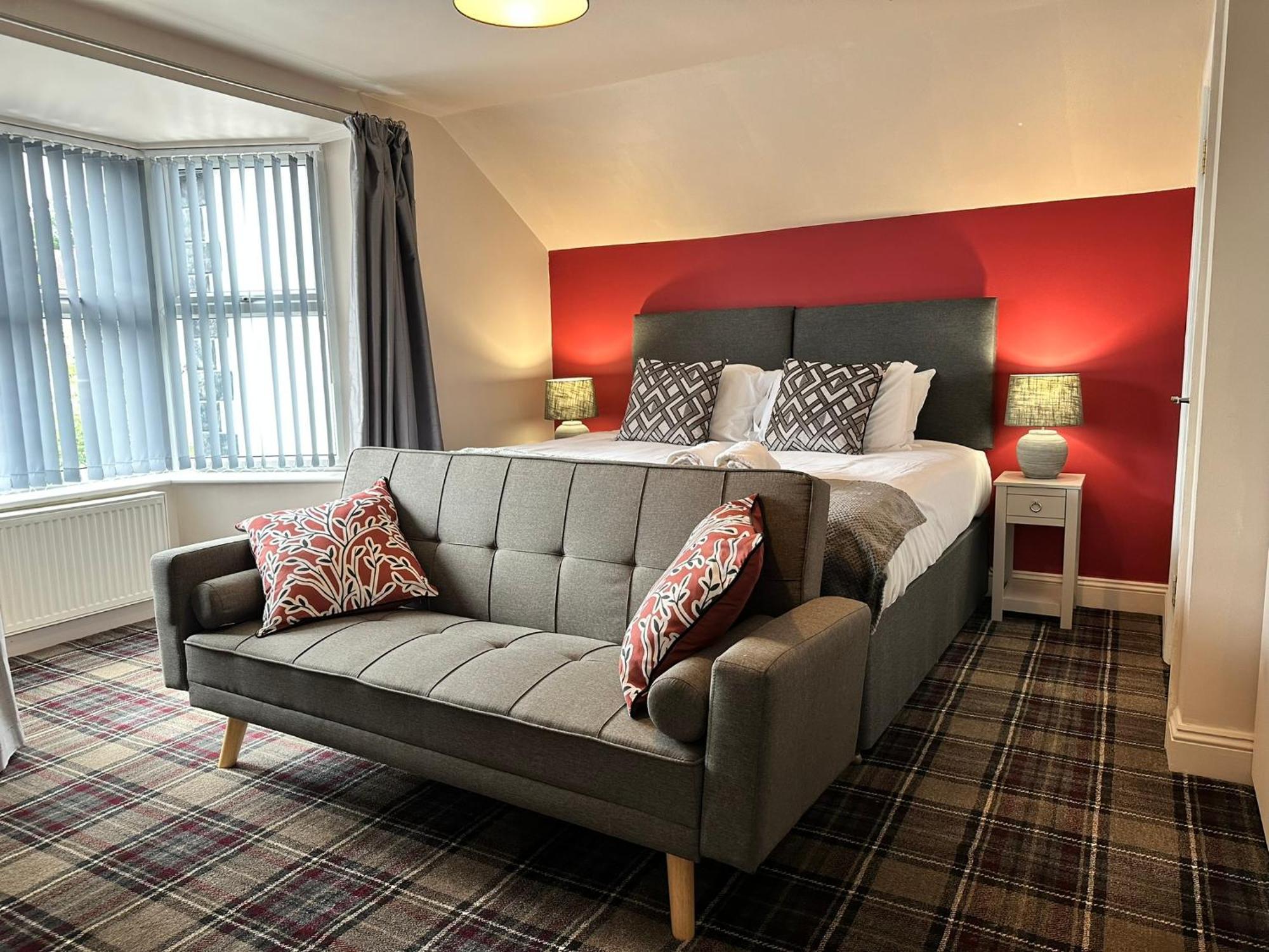 4 Hotels Near Royal County of Berks Polo Club Worth Booking