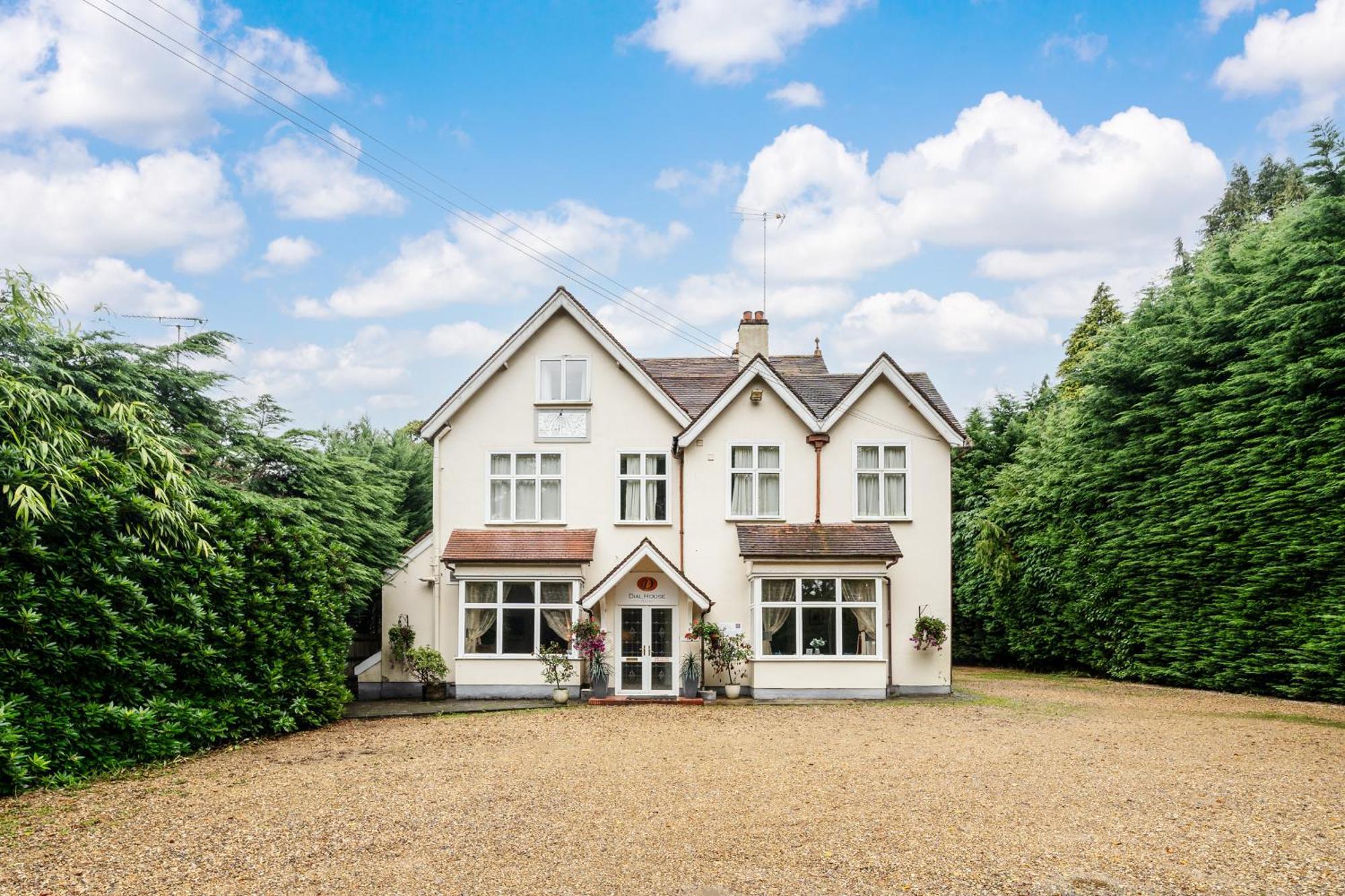 8 Romantic Hotels Near Royal British Legion Reading That Deliver