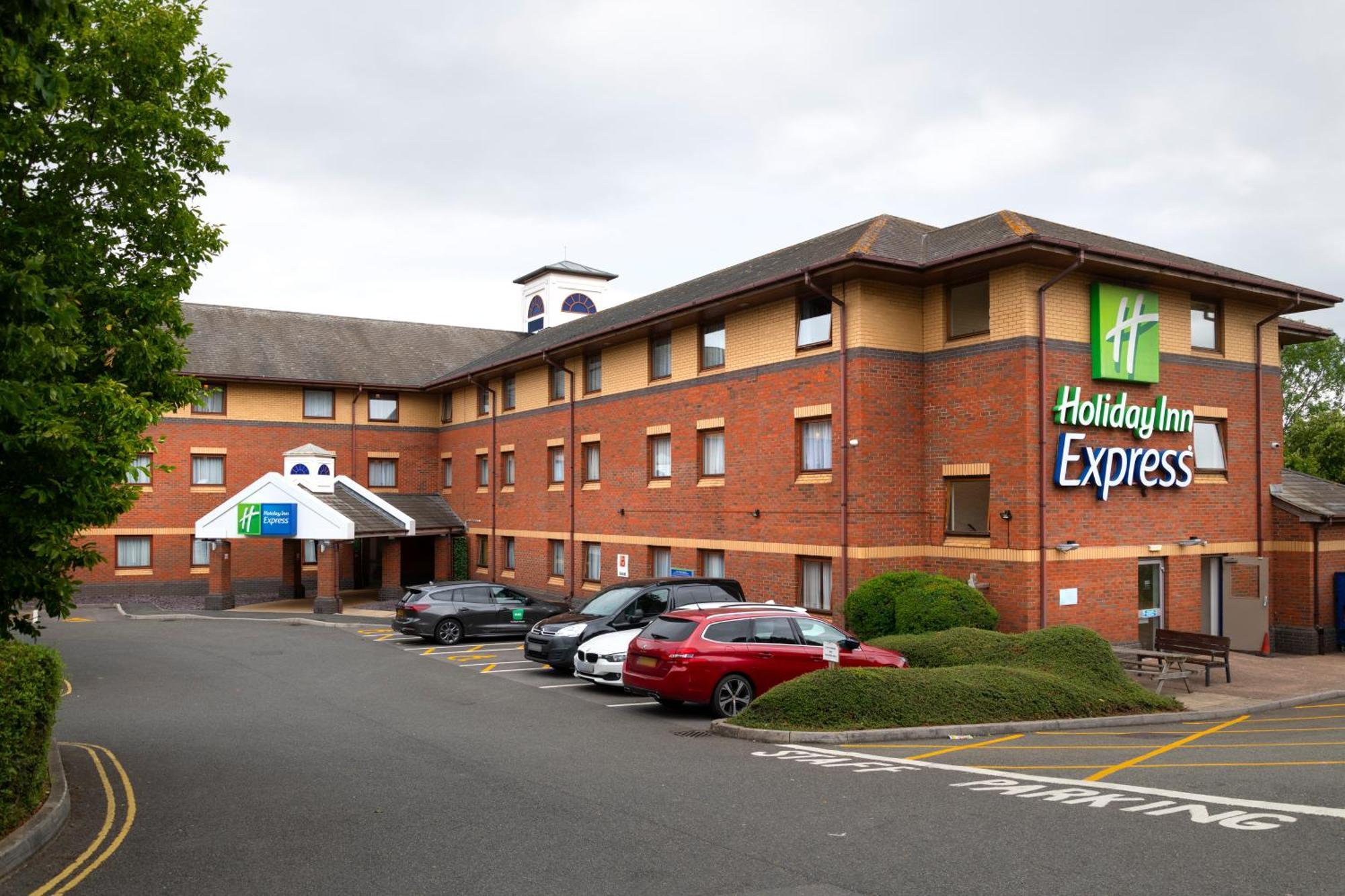 9 Airport Hotels Close to Sandy Park Rugby Stadium