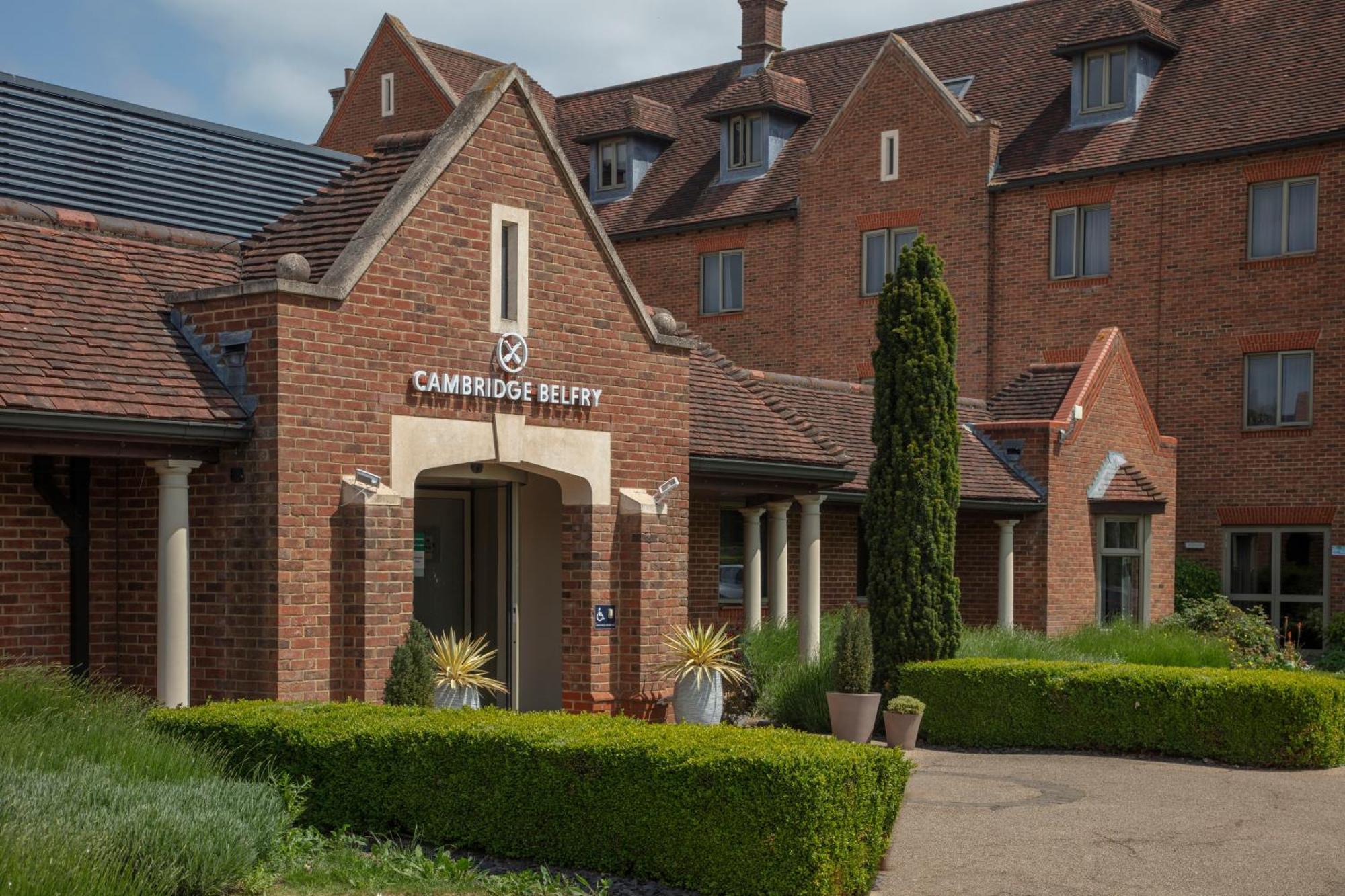 4 Smart Hotels Near Cambridge American Cemetery Worth Booking