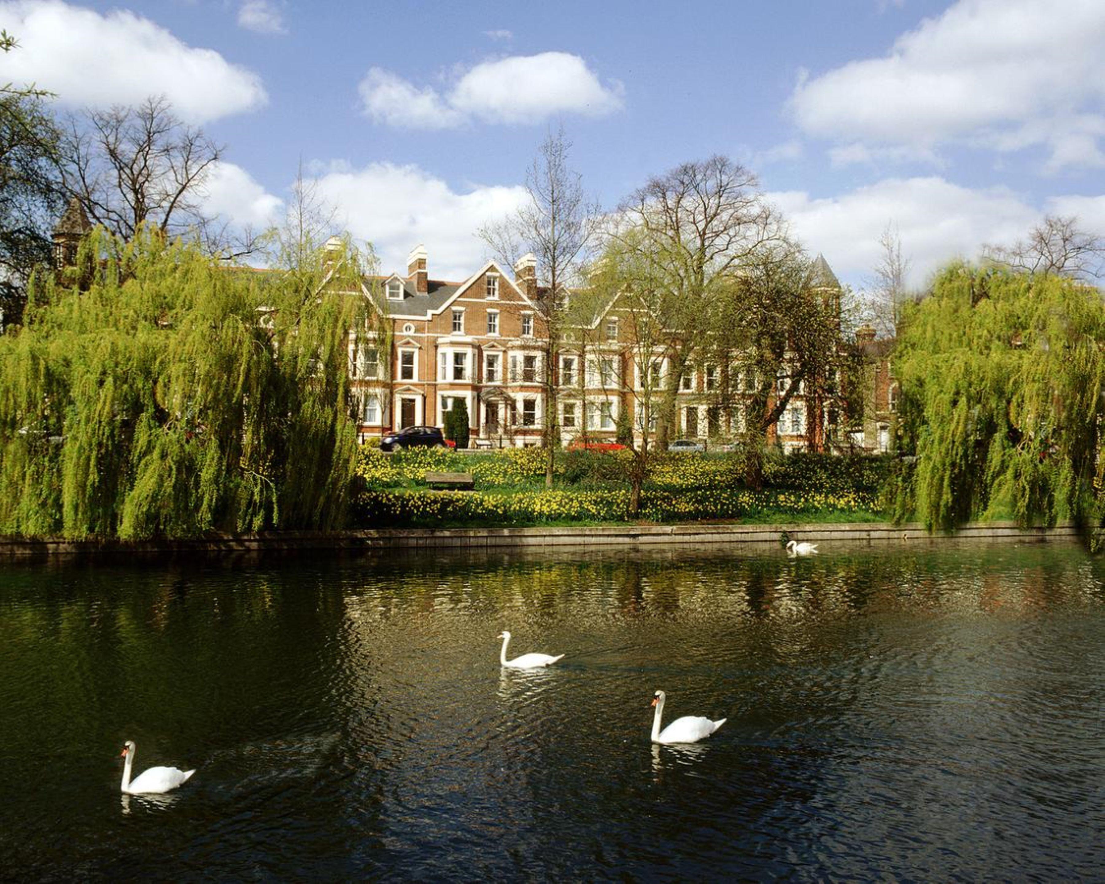 4 Family-Friendly Hotels in Cambridge City Centre Worth Booking