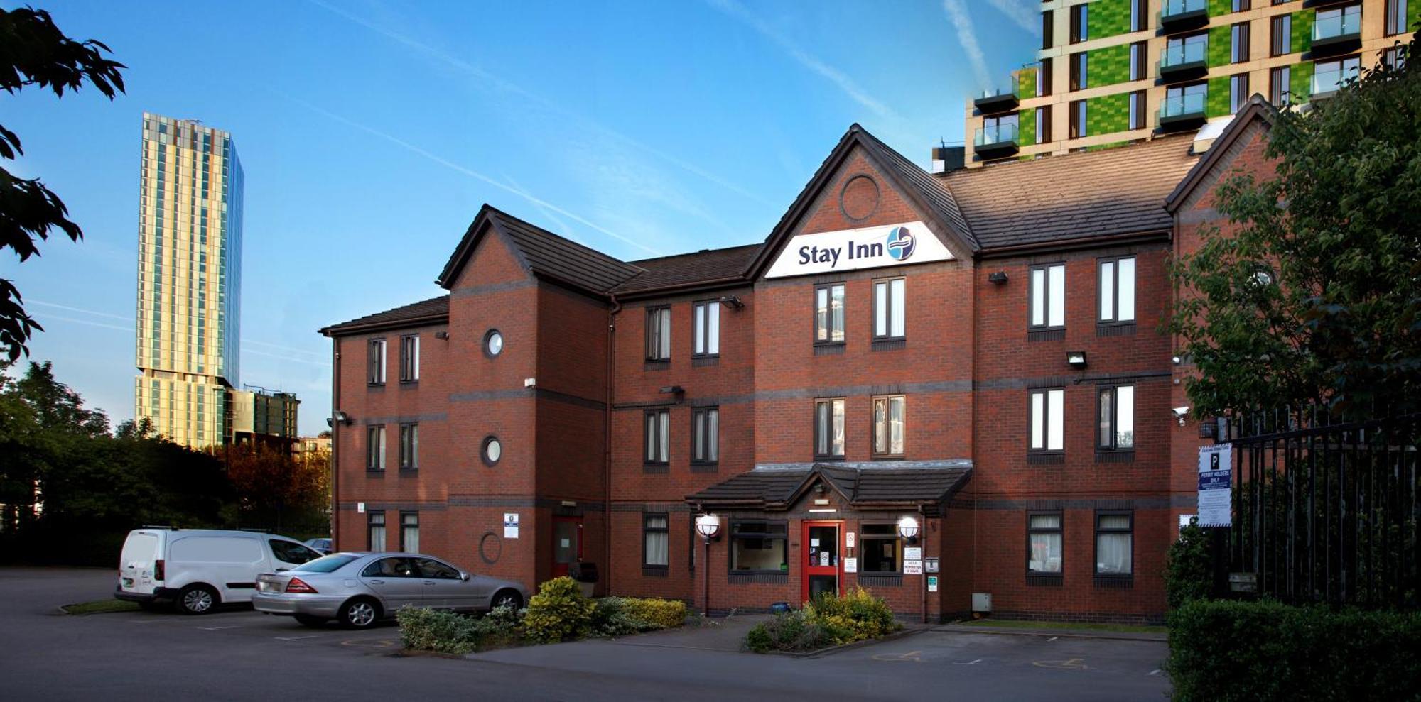 4 Cheap Hotels Near Waterside Arts Centre Worth Booking