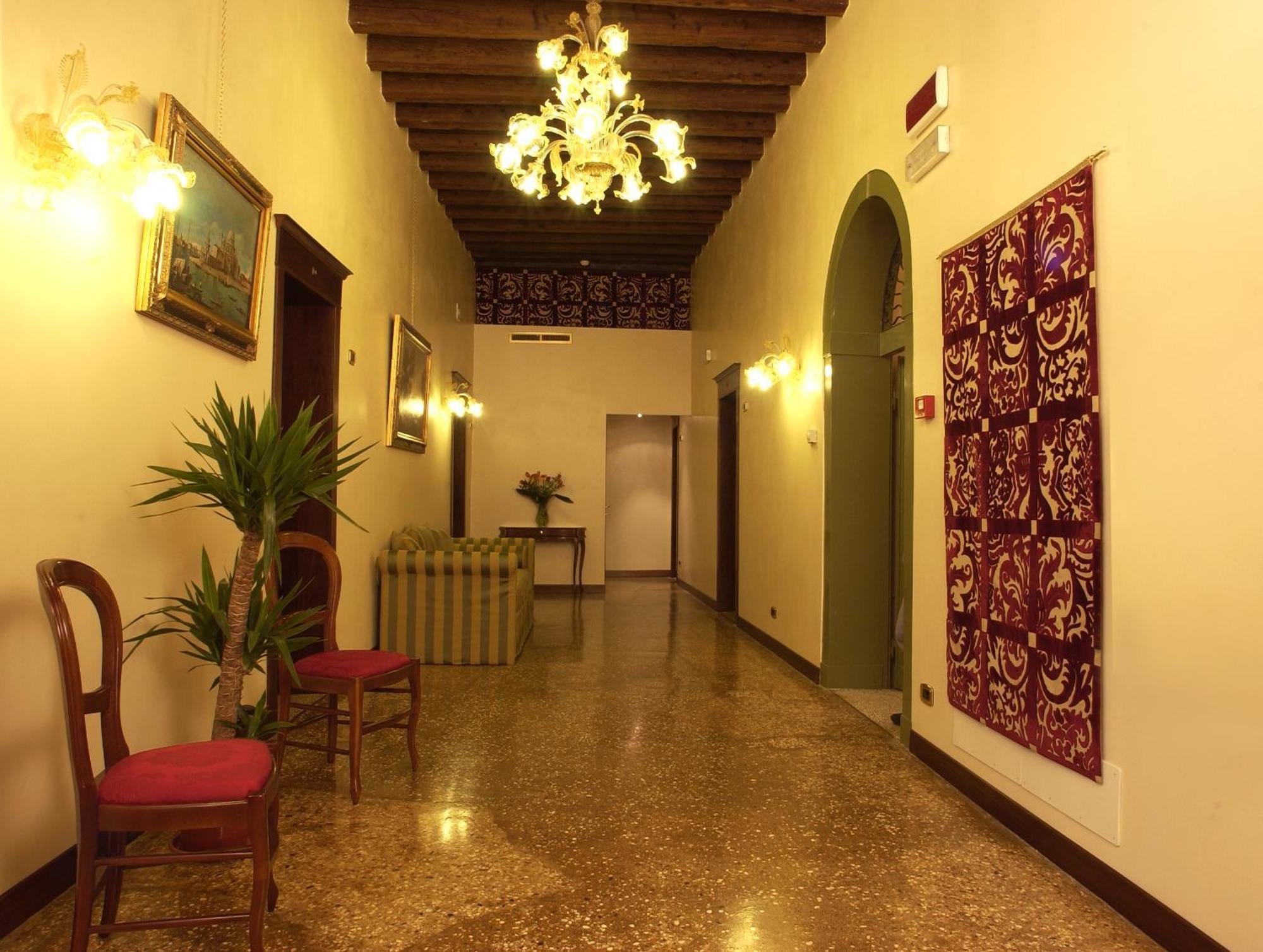 4 Top-Rated 3-Star Hotels In Santa Croce, Venice
