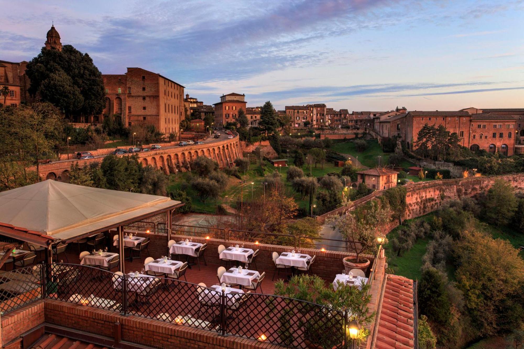 Where to Stay Near Antiporto di Camollia: 7 Central Hotels