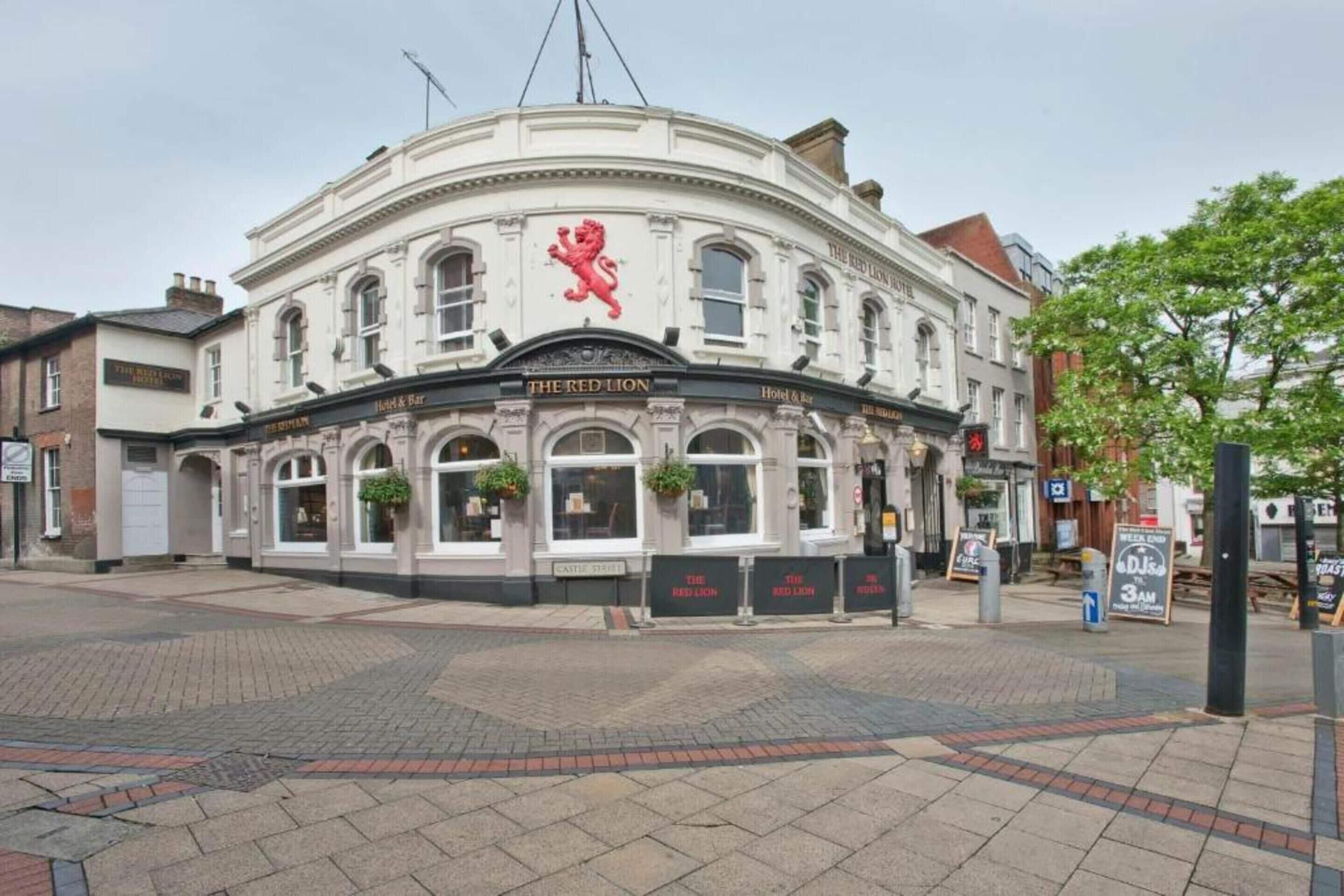 Where to Stay Near Rileys Luton: 4 Central Hotels Compared
