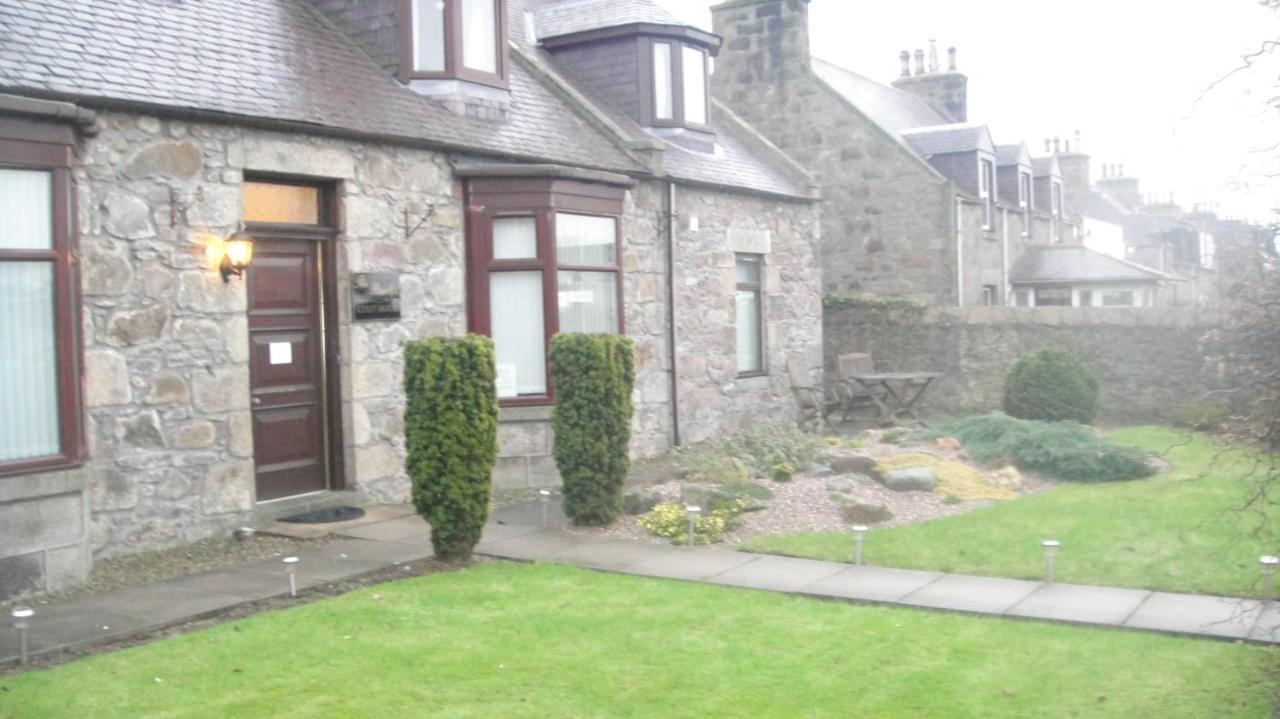 4 Smart Solo Traveller Hotels Near St. Mary's Cathedral Aberdeen