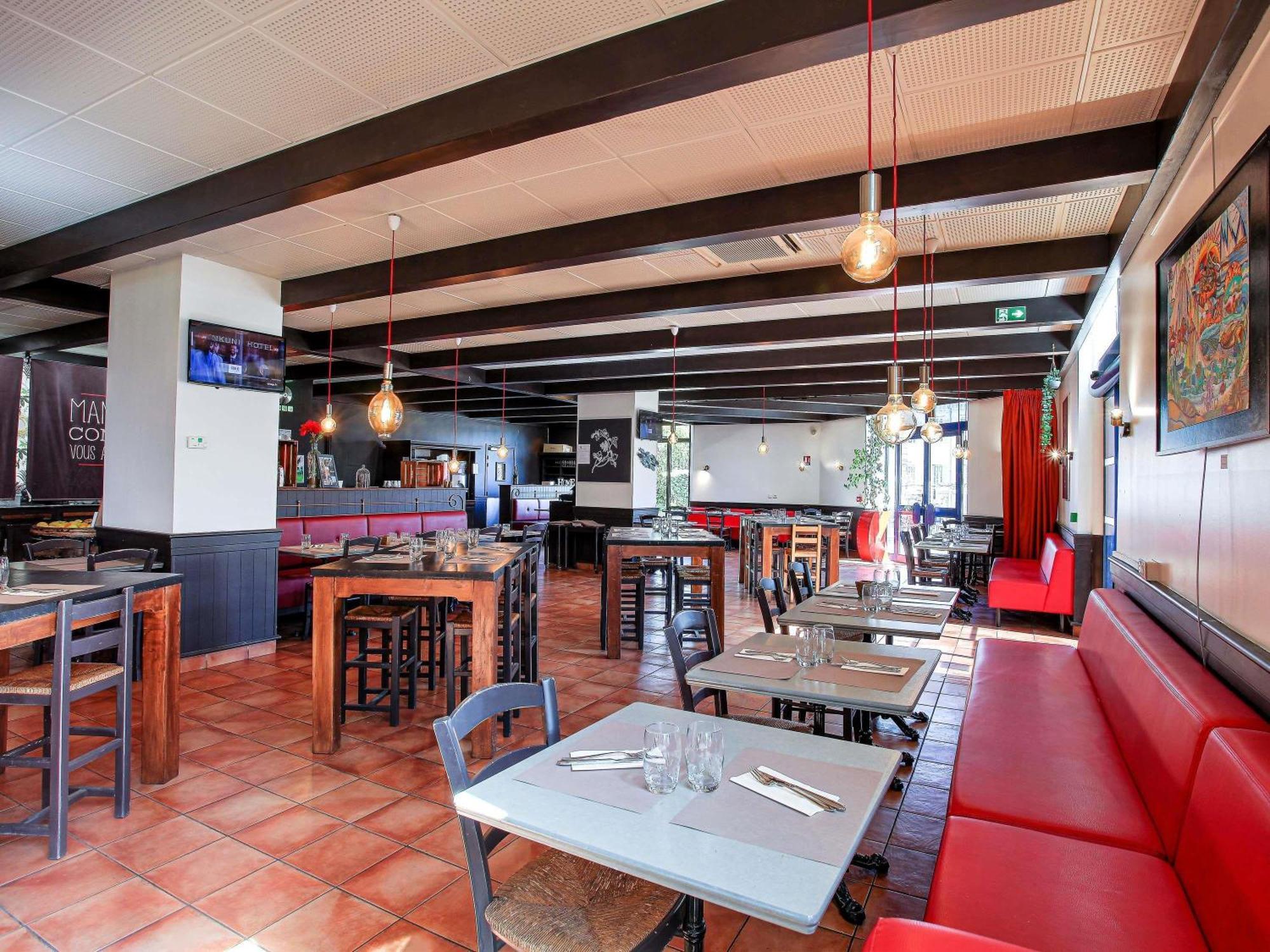 7 Business Hotels Near Centre Bourse That Deliver