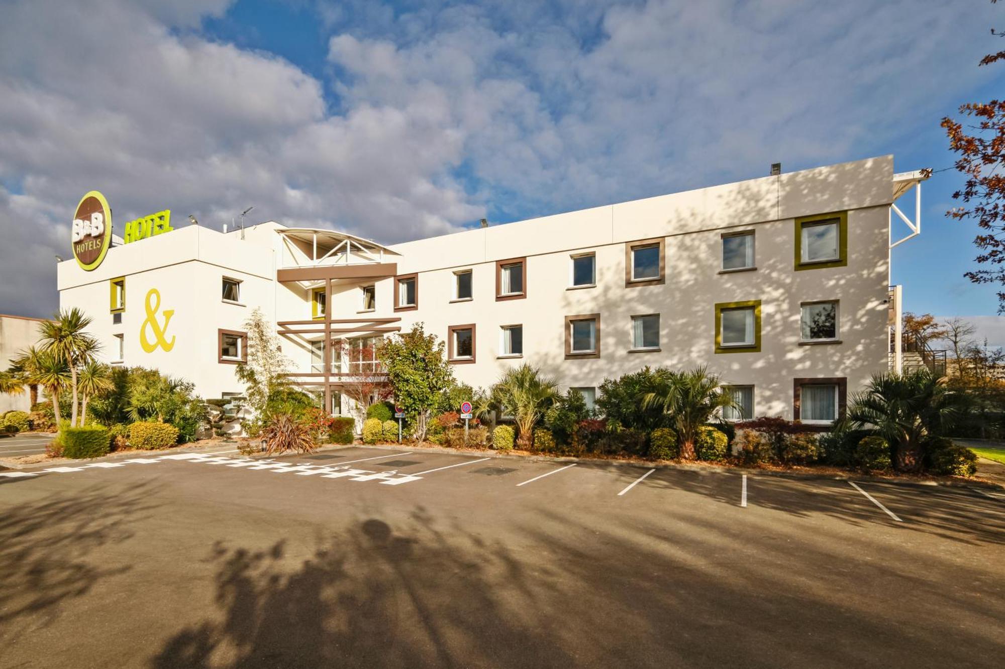 Where to Stay Near Cure de Saint Paul: 6 Airport Hotels Ranked