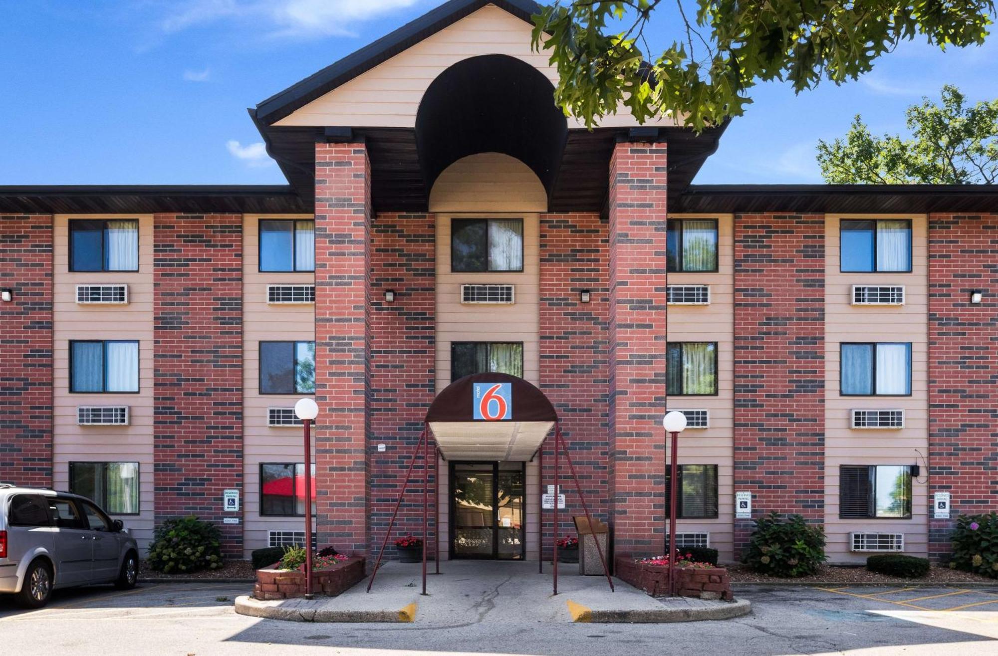 5 Motel 6 Stays Near Randhurst Mall Worth Booking