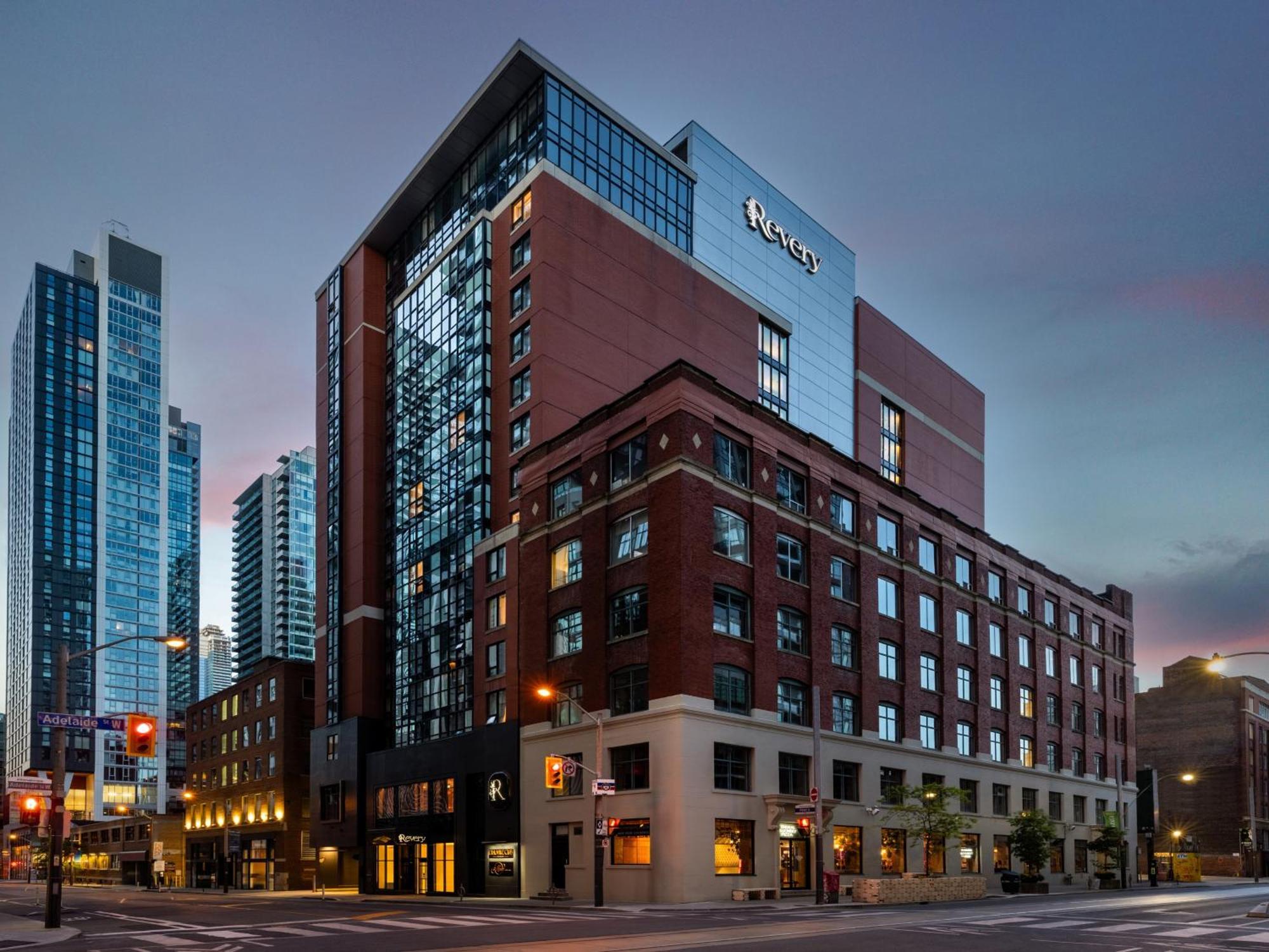8 Business Hotels in Entertainment District That Deliver
