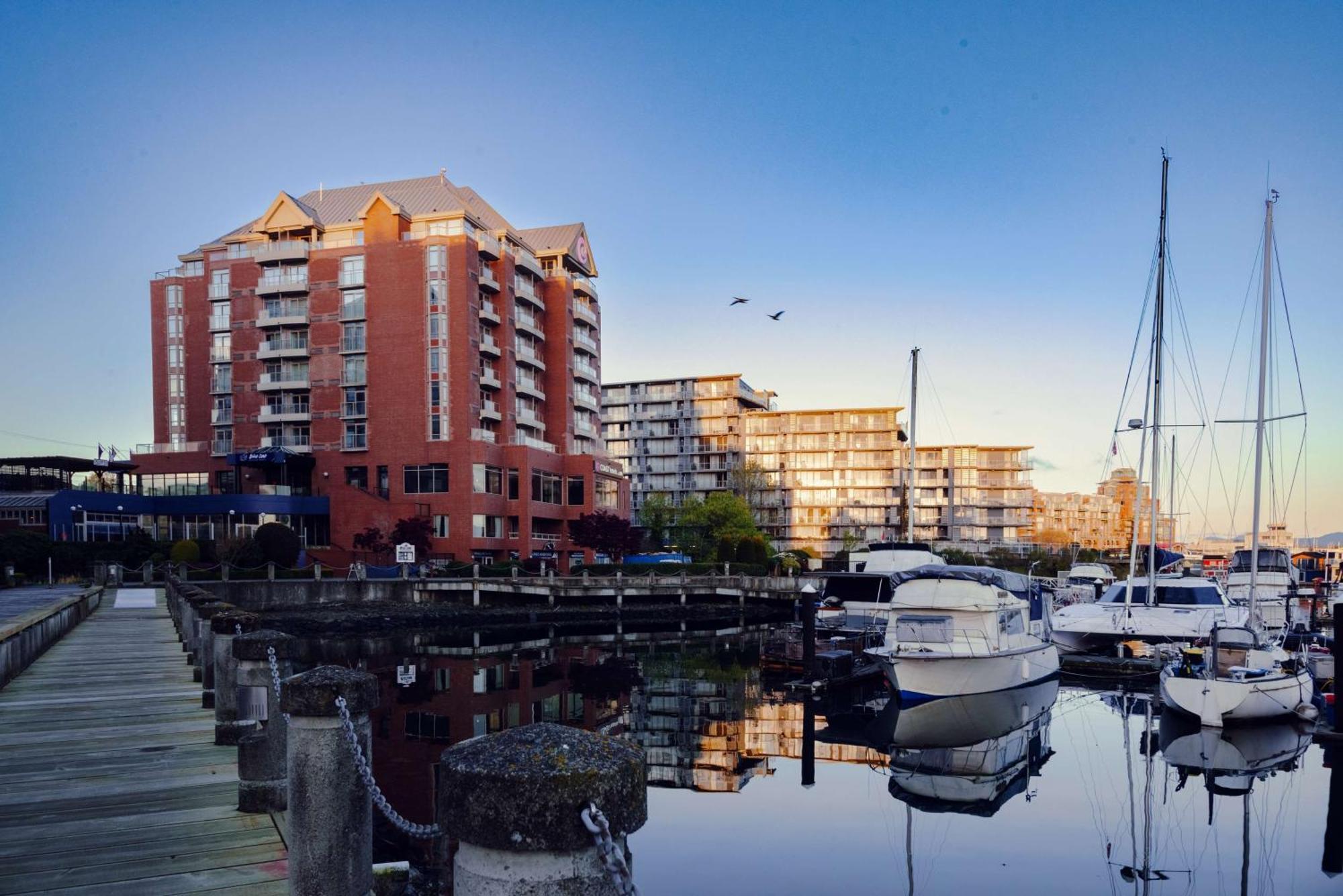 4 Best Central Hotels in Inner Harbour, Victoria
